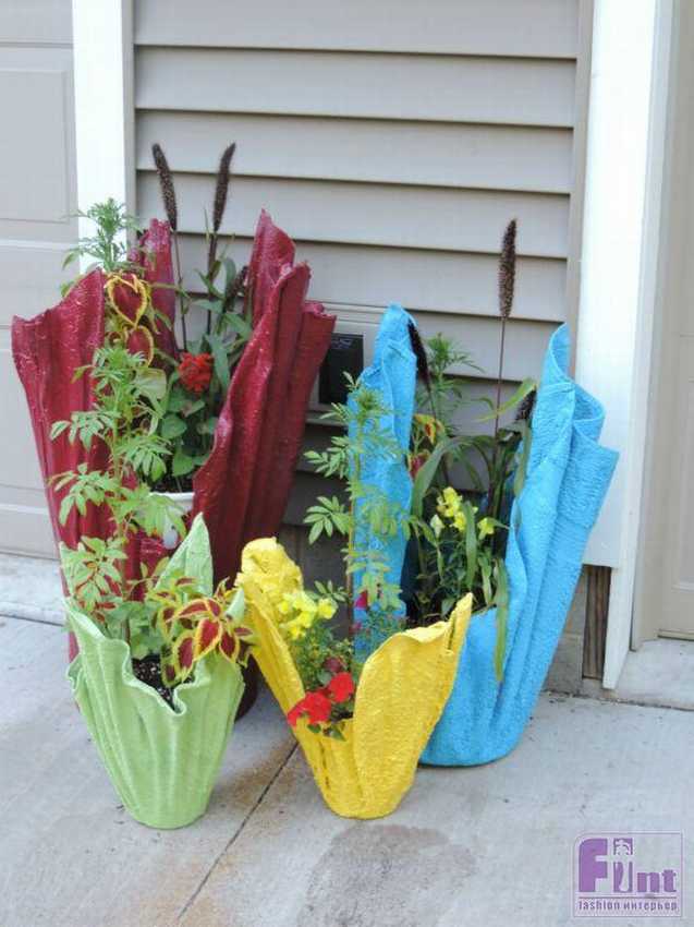 Саксии за цветя, изработени от цветна тъкан