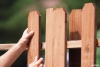 Как да надстроите дървена ограда